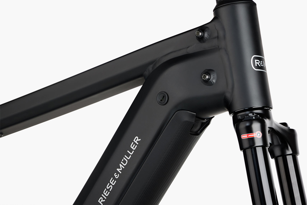 Close-up of Riese & Müller Charger 4 GT Vario Select handlebar with Bosch display and controls