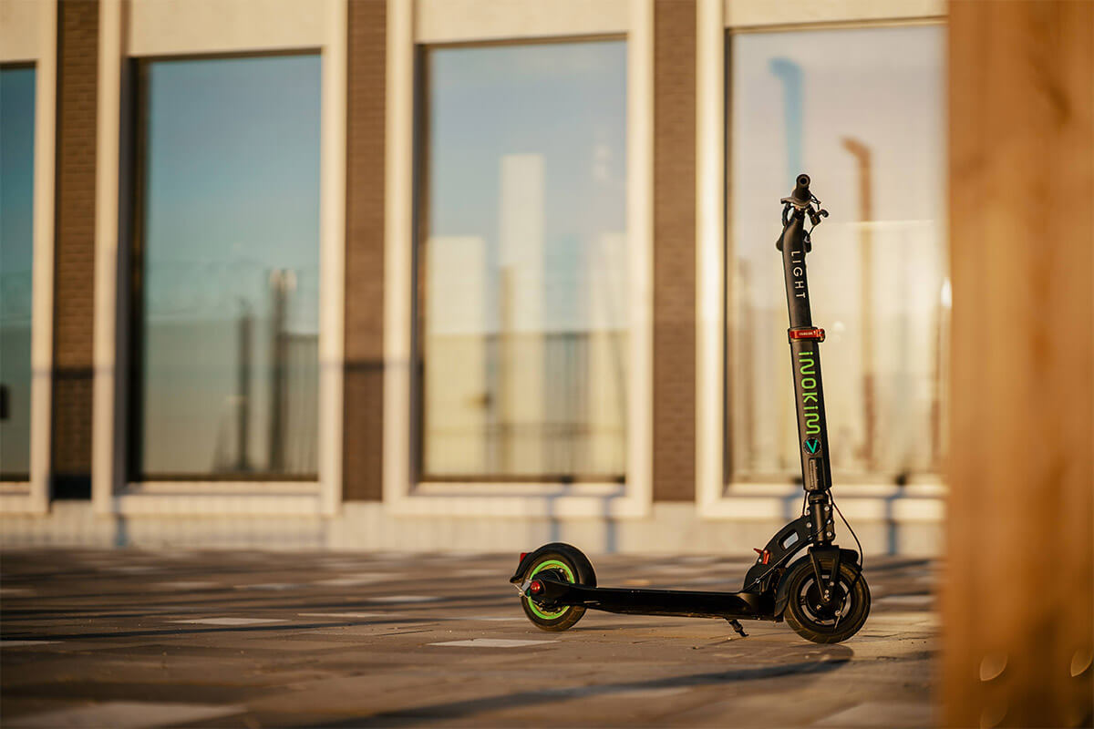 Electric scooter INOKIM Light Hero in front of building