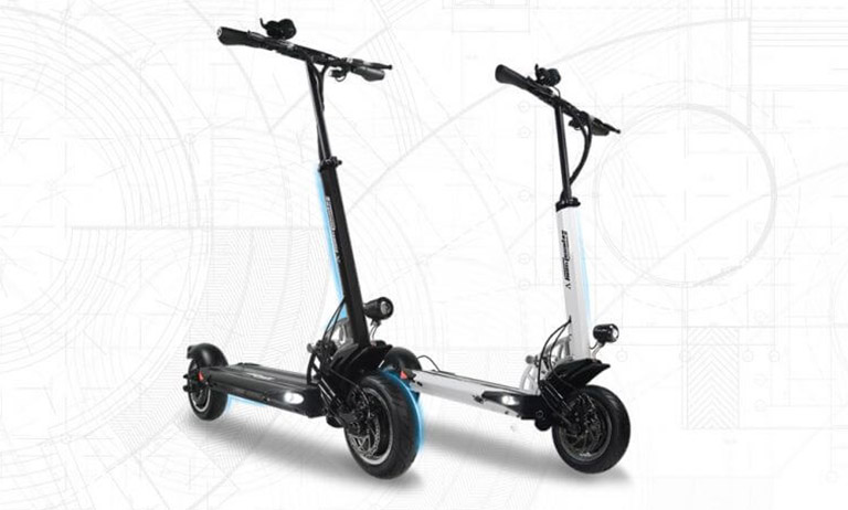 Electric scooter Speedway 5 – black and white models side by side showcasing sleek aerodynamic frame