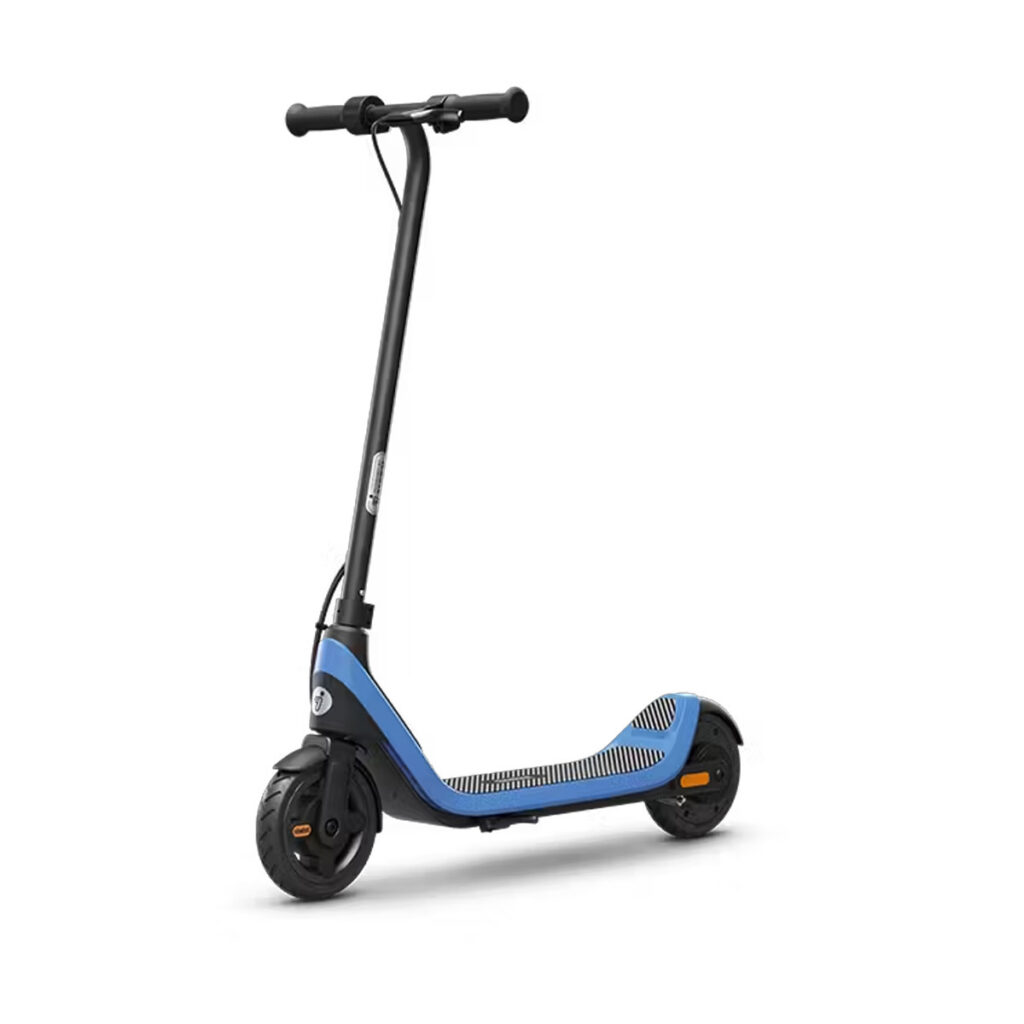 Sinise Segway Ninebot C2 Lite Kids elektritõukeratta eest paremalt nurga alt vaade