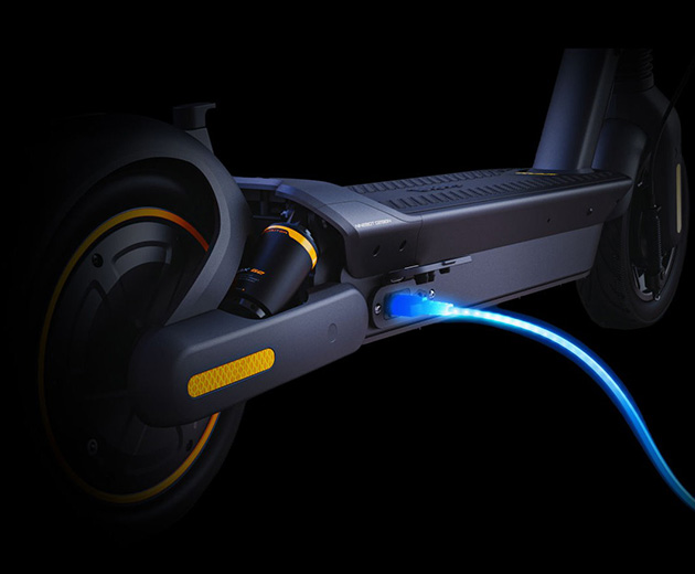 Illustrative image showing the fast charging of the Segway-Ninebot MAX G2 E electric scooter.