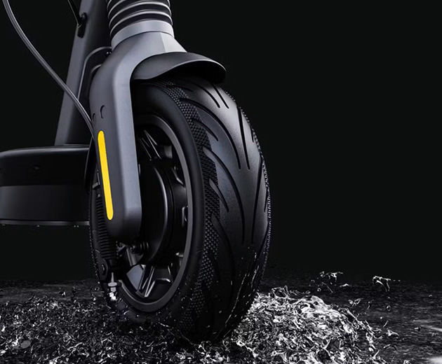 Illustrative image showing the Segway-Ninebot MAX G2 E electric scooter's water resistance.