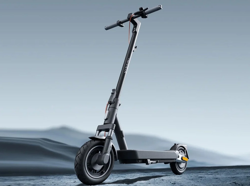 Xiaomi 5 front angle view Front angled view of the Xiaomi 5 electric scooter.