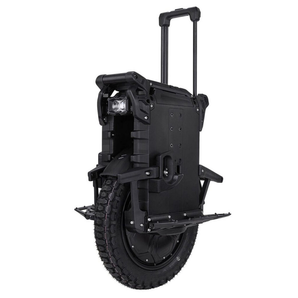 Veteran Patton S elektrilise üksratta vasakpoolne nurga alt vaade, käepide välja tõmmatud.