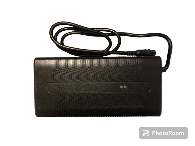 gwch001 Begode-laturi 100,8V 3A - Image 1